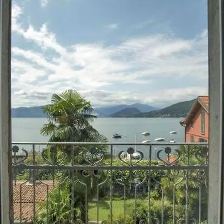 Nyaraló Ferienvilla Mit Garten, Seeblick Und Direktem Zugang Zur Uferpromenade Des Maggiore Castelveccana