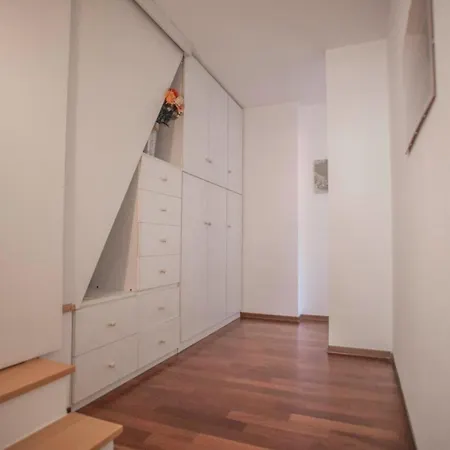 Ferienvilla Mit Garten, Seeblick Und Direktem Zugang Zur Uferpromenade Des Maggiore Nyaraló